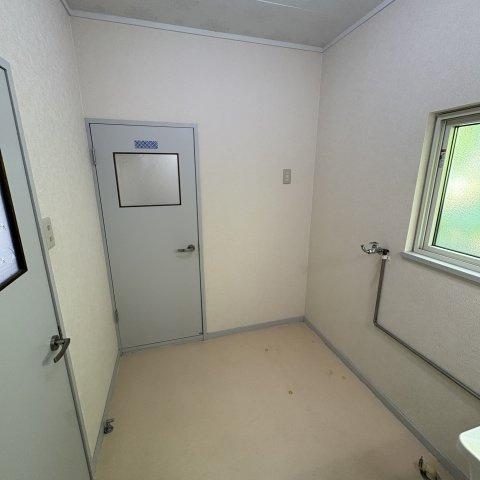 室蘭市絵鞆町2丁目26-21戸建の洗面所
