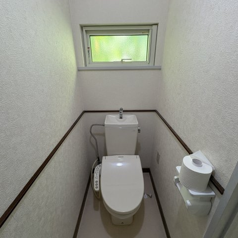 室蘭市絵鞆町2丁目26-21戸建のトイレ