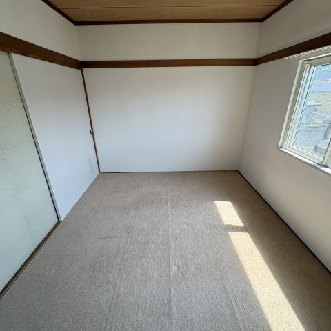 室蘭市絵鞆町2丁目26-21戸建の洋室