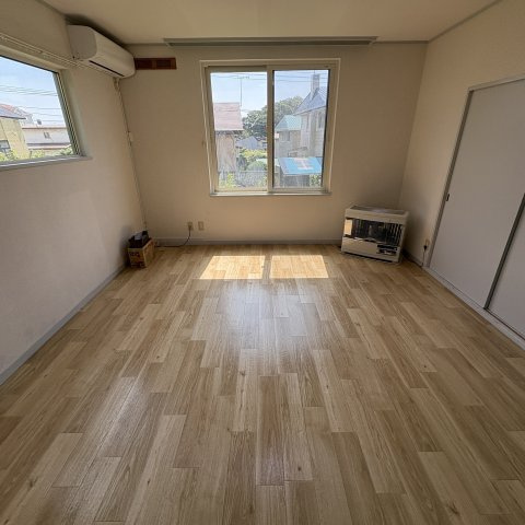 室蘭市絵鞆町2丁目26-21戸建の居間・リビング