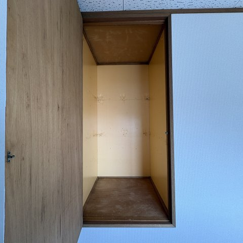 室蘭市絵鞆町2丁目26-21戸建の収納