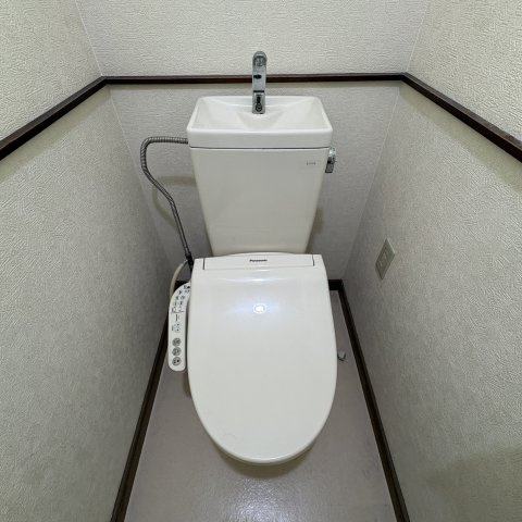 室蘭市絵鞆町2丁目26-21戸建のトイレ
