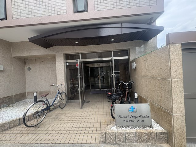 グランドステージ江坂のエントランス