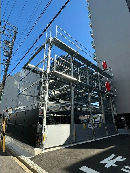 CREST TAPP平安通の駐車場