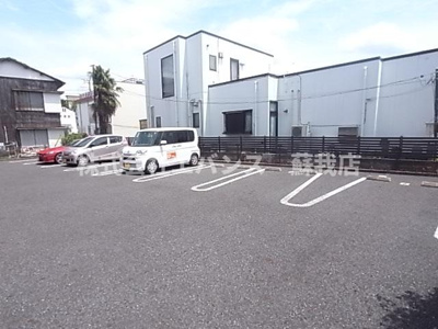 【駐車場】 | エスペランス | 駐車場があるので、車を買う予定の方も安心です