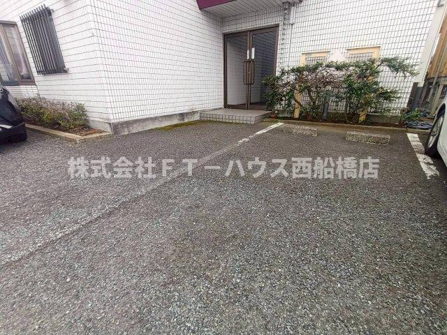 ハイブリッジマンション２の駐車場