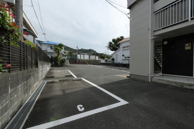 レオパレス大城の駐車場