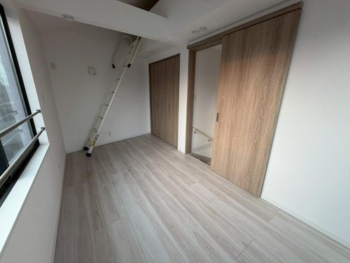 足立区関原二丁目戸建の洋室|使い勝手のいい洋室です
