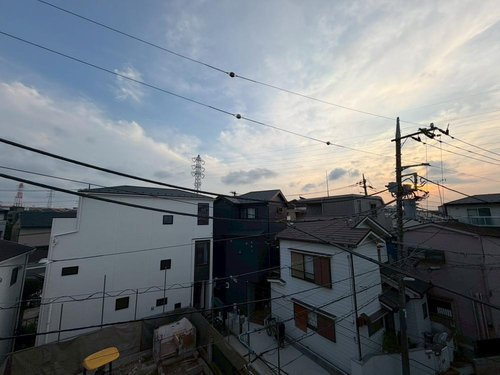 足立区関原二丁目戸建の展望|温かい光が差し込みます