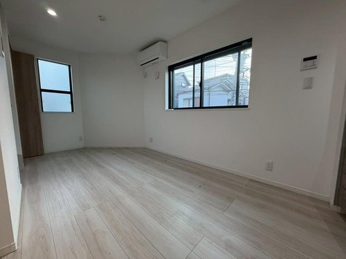 足立区関原二丁目戸建の居間・リビング|ゆったり過ごせるリビングです