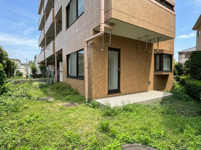 ライオンズマンション竹の塚第3の庭|専用庭です