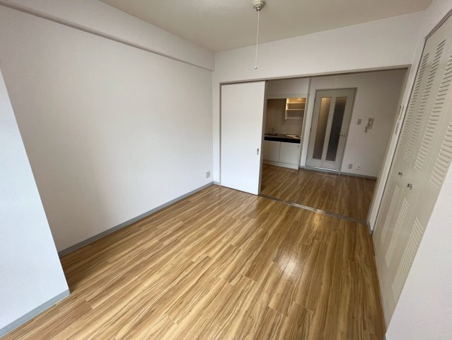 メゾン恒悦の洋室