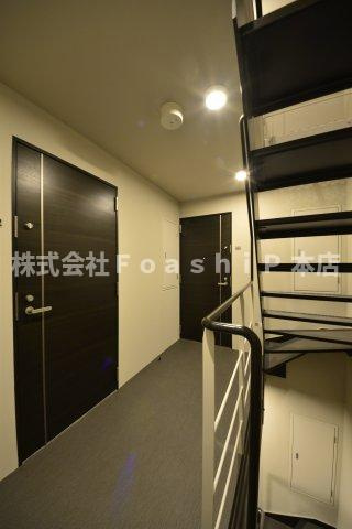 グランレジデンス駒沢大学Sの玄関