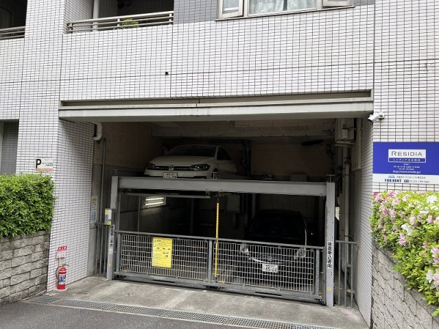 レジディア文京湯島の駐車場