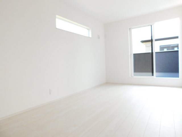 あま市新居屋久渕郷の新築一戸建の洋室|◇洋室◇　　南面で明るい洋室７．５帖　収納２ヶ所完備！　バルコニー付き！