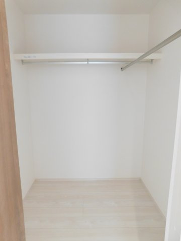 あま市新居屋久渕郷の新築一戸建の収納|◇ファミリークローゼット◇　　家族の洋服や荷物が管理しやすい大容量収納のファミリークローゼット♪