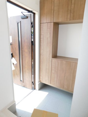 あま市新居屋久渕郷の新築一戸建の玄関|◇玄関◇　　収納たっぷりシューズＢＯＸ完備♪