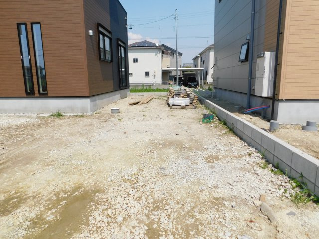 あま市新居屋久渕郷の新築一戸建の庭|◇庭◇　　広々庭付き♪　庭から東側道路へ出入りできます！