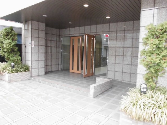 ナイスアーバン浅草のエントランス