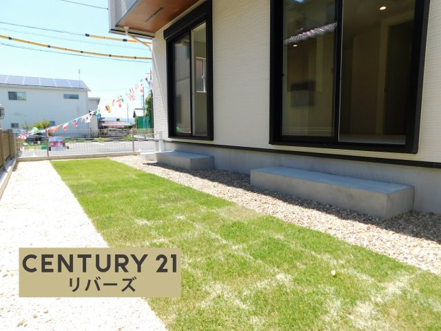 あま市篠田向島の新築一戸建の庭|◇庭◇　　南に天然芝の庭付き♪　便利な立水栓完備！