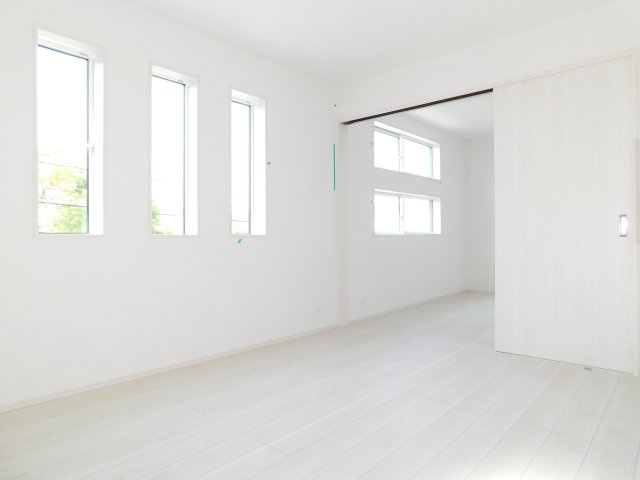 あま市篠田向島の新築一戸建の洋室|◇洋室◇　　明るい洋室６．０帖　全居室収納完備！　家族構成やライフスタイルの変化に合わせて使い方を変えられる可動式洋室♪