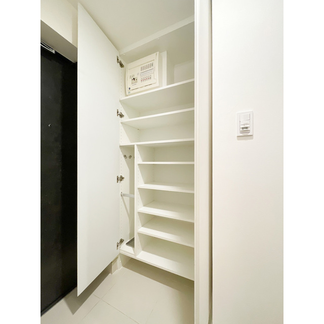 ルネサンスコート秋葉原の玄関|靴箱