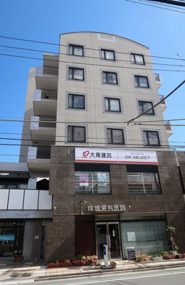 南西向き3階からが居室のマンションです