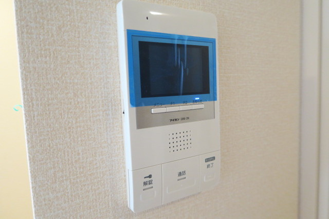 ■来客時に便利なＴＶモニタ付きインターホン　※別室参考写真