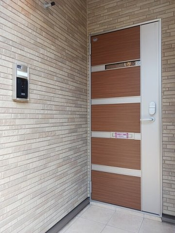 アーリーリバーネオの玄関