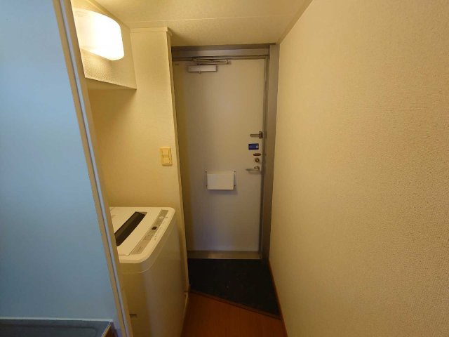 レオパレスＡｐｒｉｃｏｔの玄関