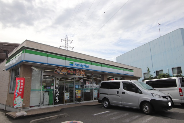 ファミリーマート 相模原西橋本店　300ｍ