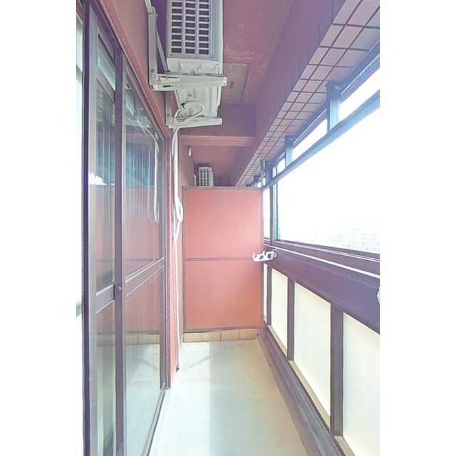 岐阜市本郷町２丁目のアパートのバルコニー