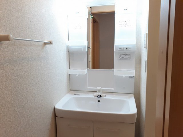 サリチェ八丁道の洗面所|明るい洗面所です