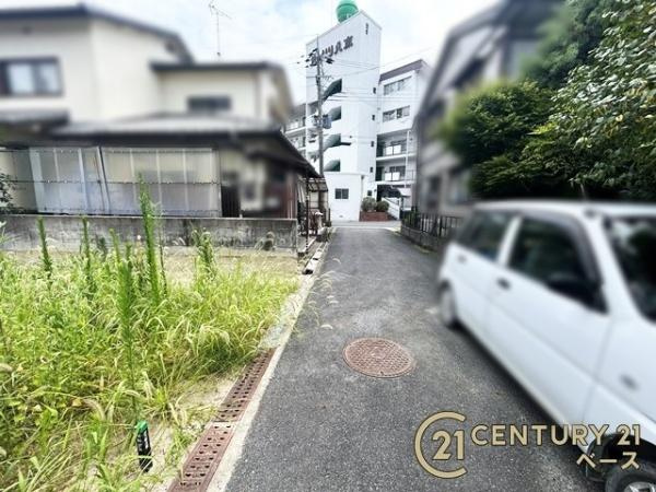 橿原市内膳町２丁目　建築条件なし土地の前面道路含む現地写真|■現地撮影写真■ 前面道路は４ｍ以上と広くゆったりしています！