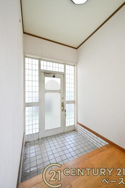 北葛城郡河合町久美ケ丘１丁目　一戸建の玄関|■現地撮影写真■すっきりとした明るい玄関が家族やお客様を迎えてくれます！