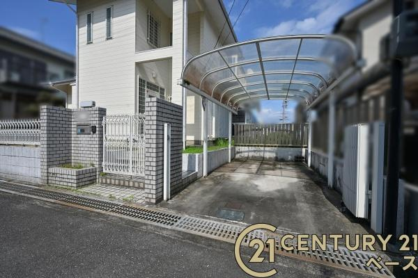 北葛城郡河合町久美ケ丘１丁目　一戸建の駐車場|■現地撮影写真■カーポート完備で安心です！