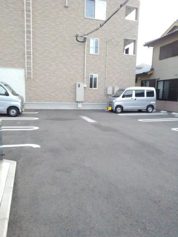 グラン　ソレイユの駐車場