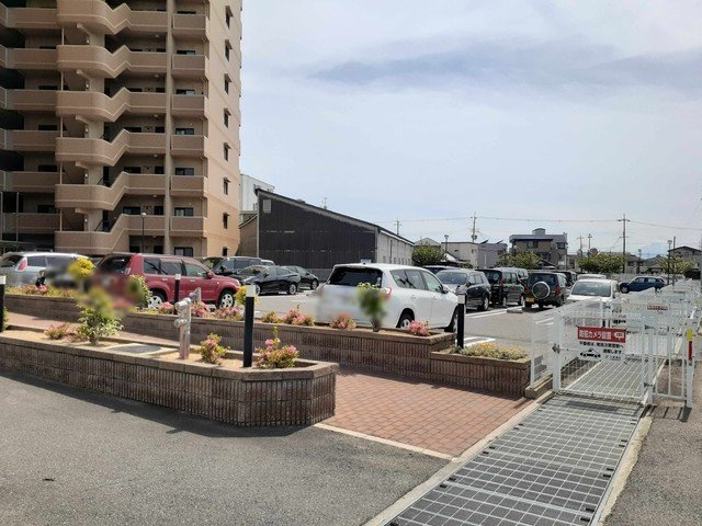 セントレジデンスの駐車場