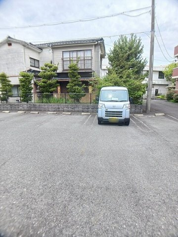 グランデュールＲの駐車場