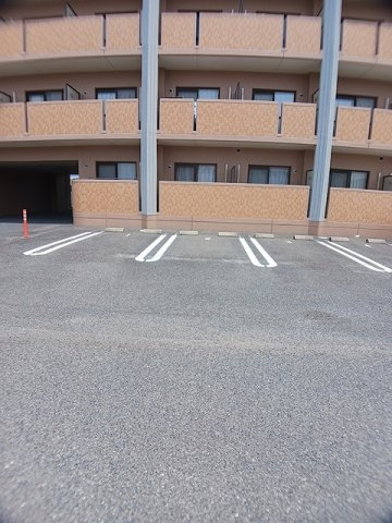 クラシオン・ルガール　イシカワの駐車場