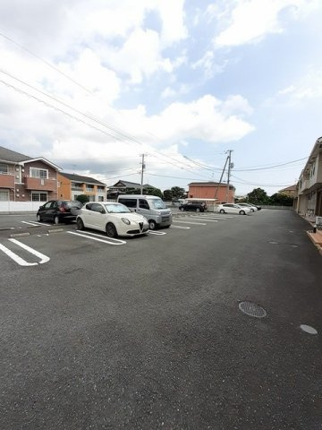サン　メゾン　Ｄの駐車場