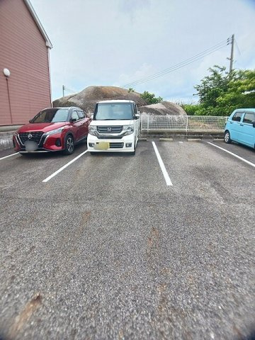 ベルクノア・Ｅの駐車場