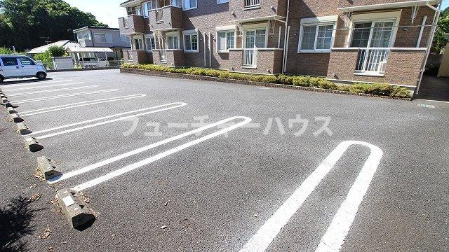 ノーブル　ウエストの駐車場|駐車スペースもあります