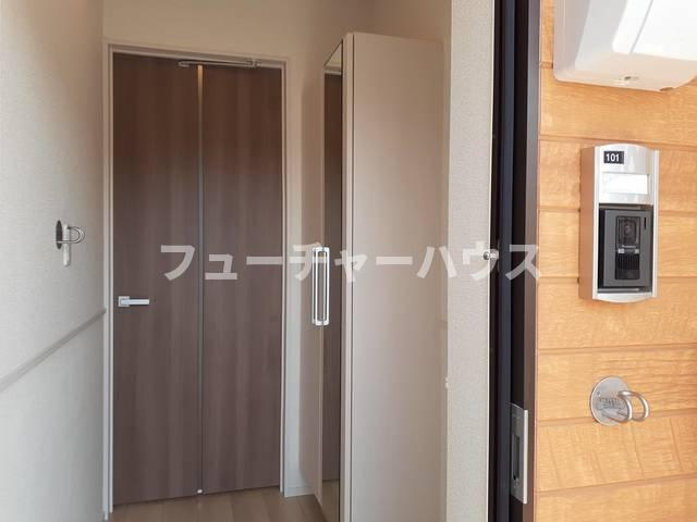 プルメリア　イースト　Ｄの玄関