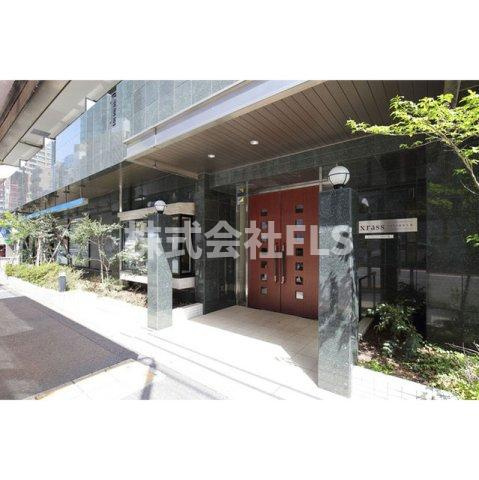 港区三田１丁目の賃貸マンションのエントランス