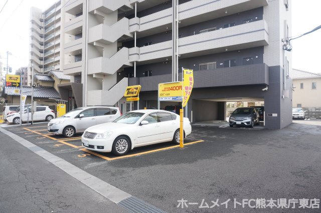 熊本市中央区新屋敷２丁目の賃貸マンションの駐車場