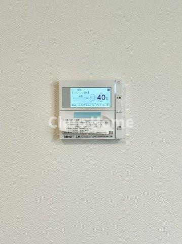 葛飾区青戸5丁目新築分譲住宅の発電・温水設備|【給湯リモコン】外での一日を忘れさせてくれるオートバス機能でお好みの湯量・温度に調整された浴槽。