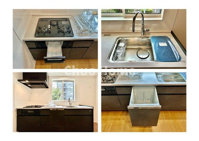 葛飾区青戸5丁目新築分譲住宅のキッチン|【システムキッチン】ワイドで収納豊富な使い勝手の良いシステムキッチンには、食洗器・伸縮タイプのキッチン水栓、三ツ口コンロ・魚焼きグリルなどの便利な設備が標準完備されています。
