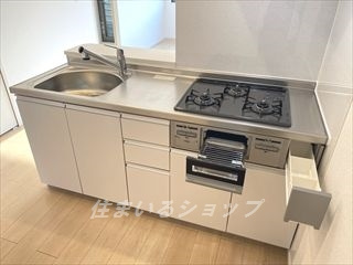 ポルトシャルムのキッチン|２口コンロ付きシステムキッチン