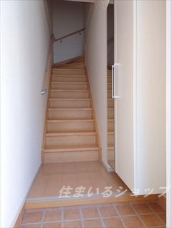 フォレスト　光　Ⅱの玄関|ミラー付き大型シューズボックス